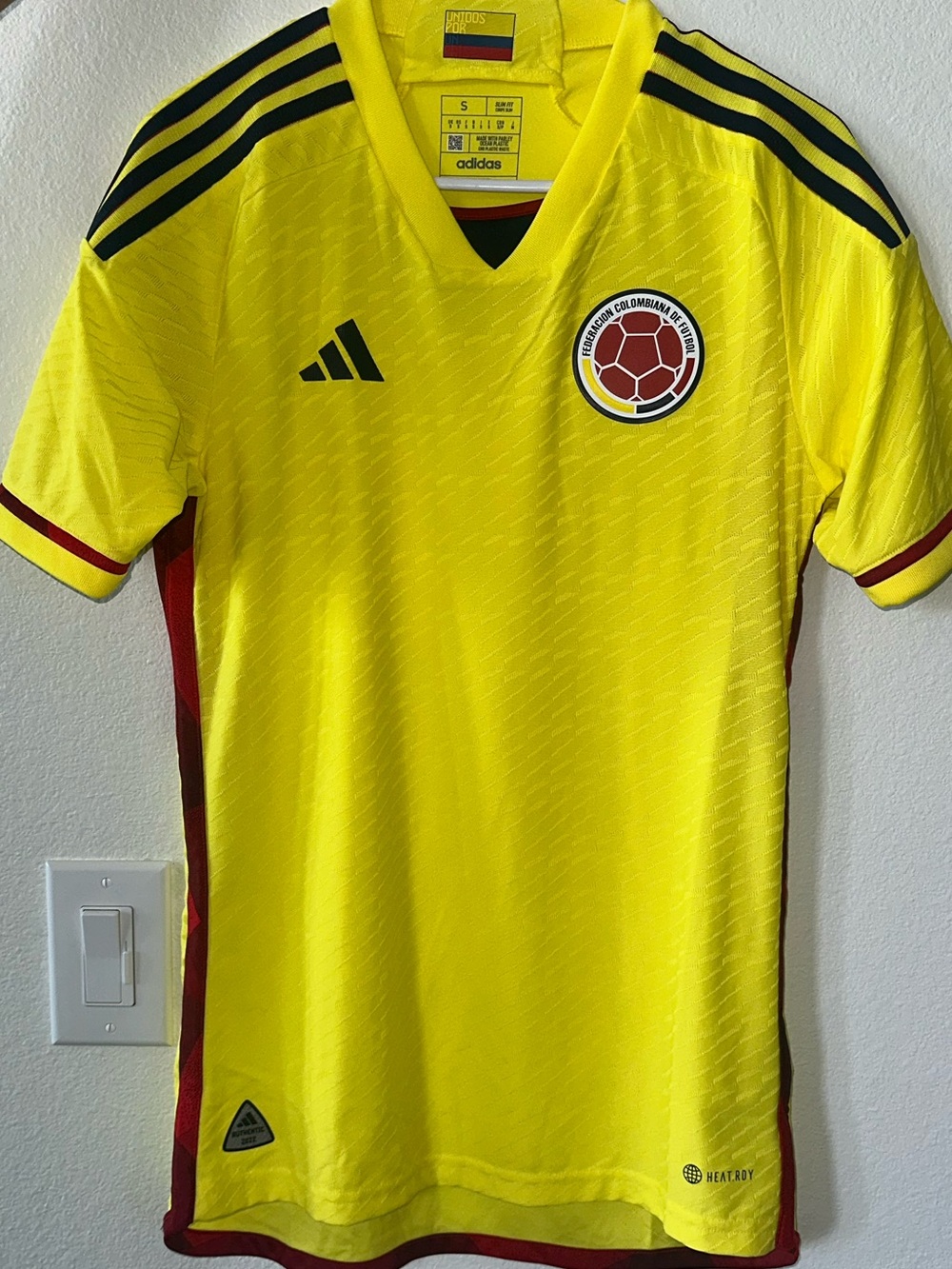 Authentic Adidas Colombia 2022 Home Jersey 🇨🇴 Men’s Small